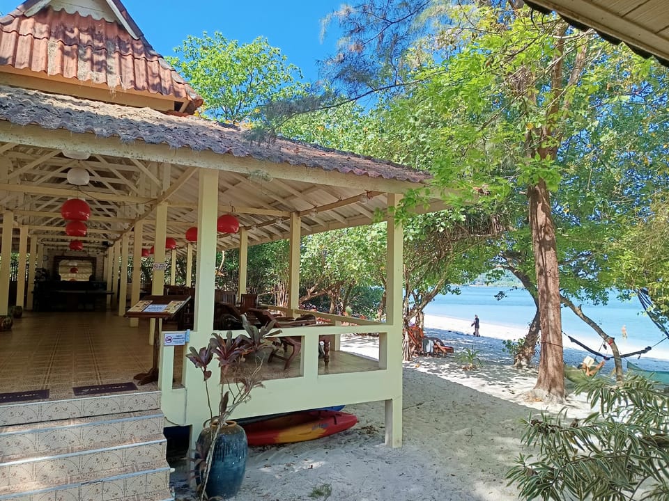 Buffalo Bay Vacation Club Resort in Ko Phayam