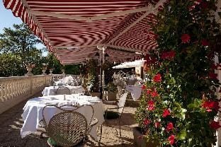 Chateau du Chemin de la Tour Hotel in Île-de-France
