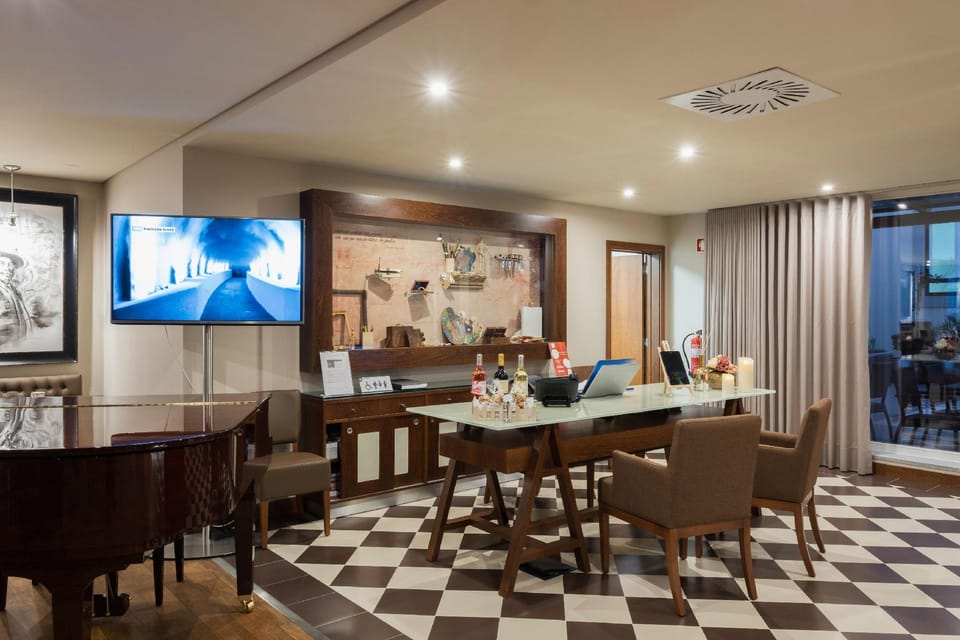 Vila Gale Porto Ribeira Hotel in Porto