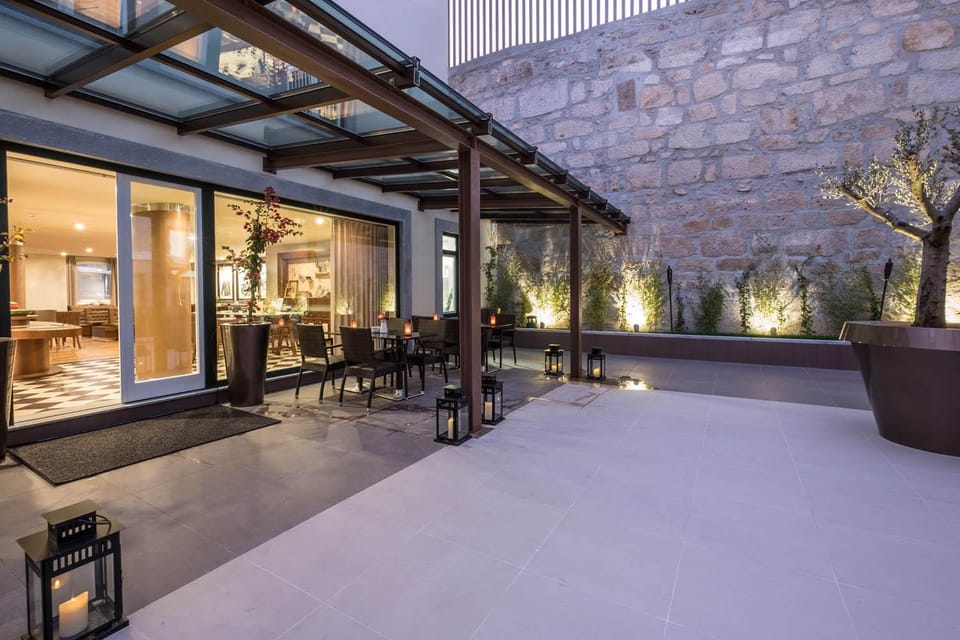 Vila Gale Porto Ribeira Hotel in Porto