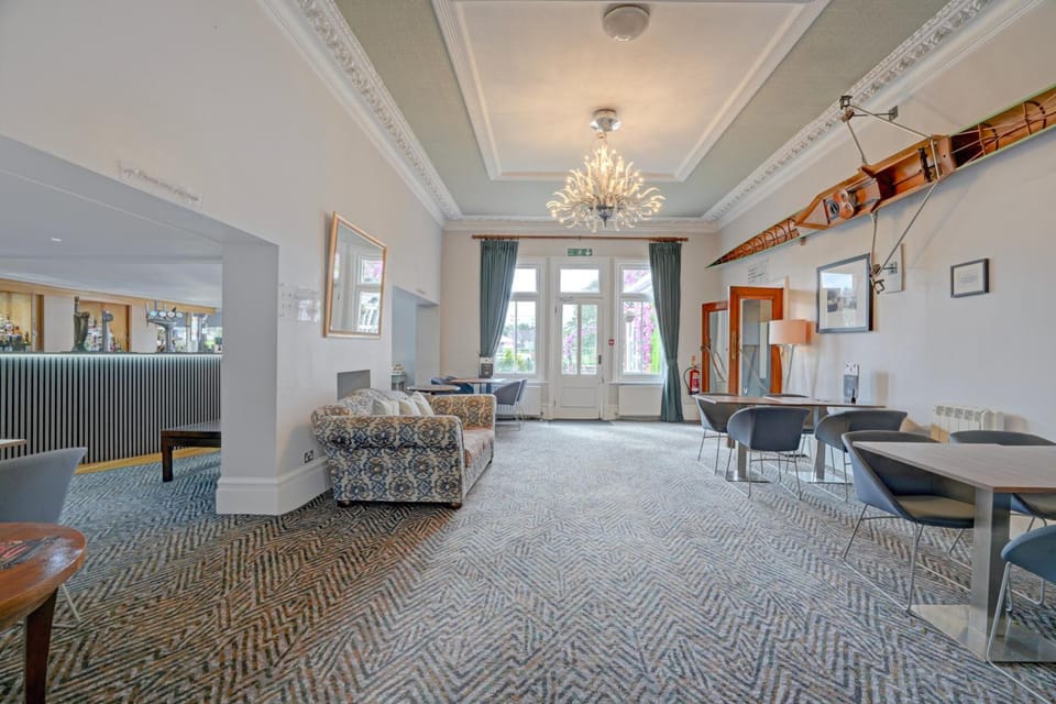 Sunday London Staines-upon-Thames Heathrow T5 Hotel in Staines-upon-Thames