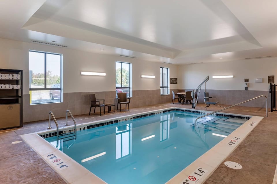 Comfort Inn & Suites Clarkston Pine Knob Area Hotel in Lake Erie