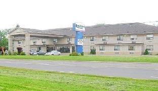 Howard Johnson Express Inn Windsor Airport Hotel in Windsor