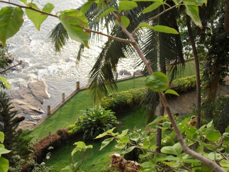 Hotel Elephant Bay Hotel in Sri Lanka