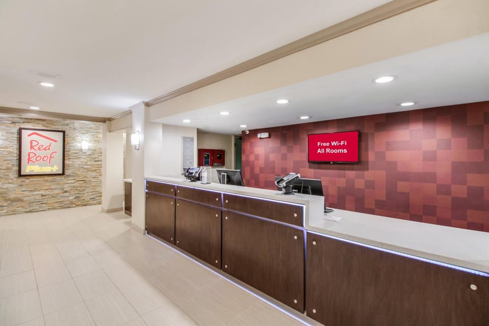 Red Roof PLUS+ Dallas - Addison Hotel in Addison