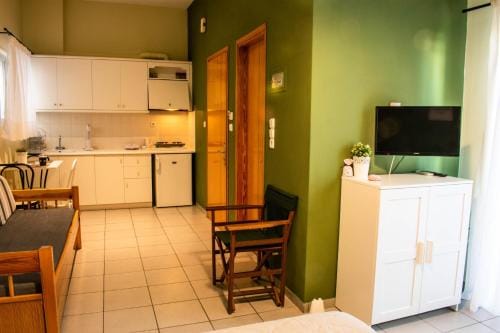 Kiki's Apartments Hotel in Euboea