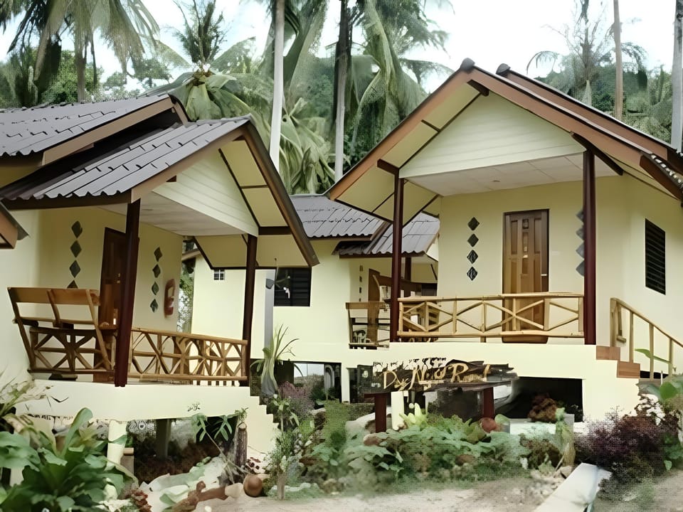Day Night Bungalow & Bar Resort in Ko Chang
