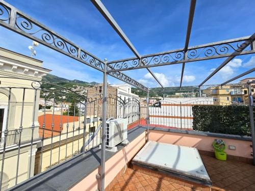 Starview Apartment - Comfy Apt by the center Hotel in Vico Equense