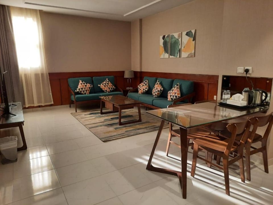 Shared lounge/TV area