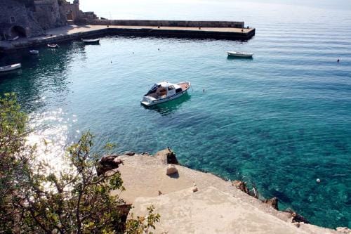 Rooms with a parking space Trsteno, Dubrovnik - 8595 Hotel in Dubrovnik-Neretva County