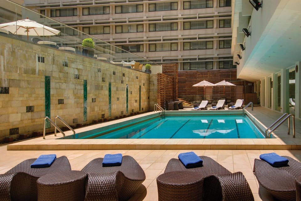 Swimming pool [outdoor]