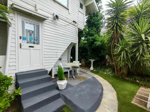 Swiss Cottage Guest House Hotel in Camps Bay