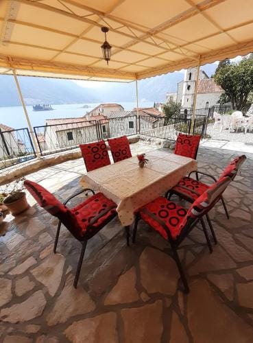 BellaVistaZmukic Guesthouse Hotel in Kotor Municipality