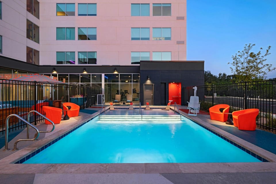 Aloft San Antonio UTSA Area Hotel in San Antonio