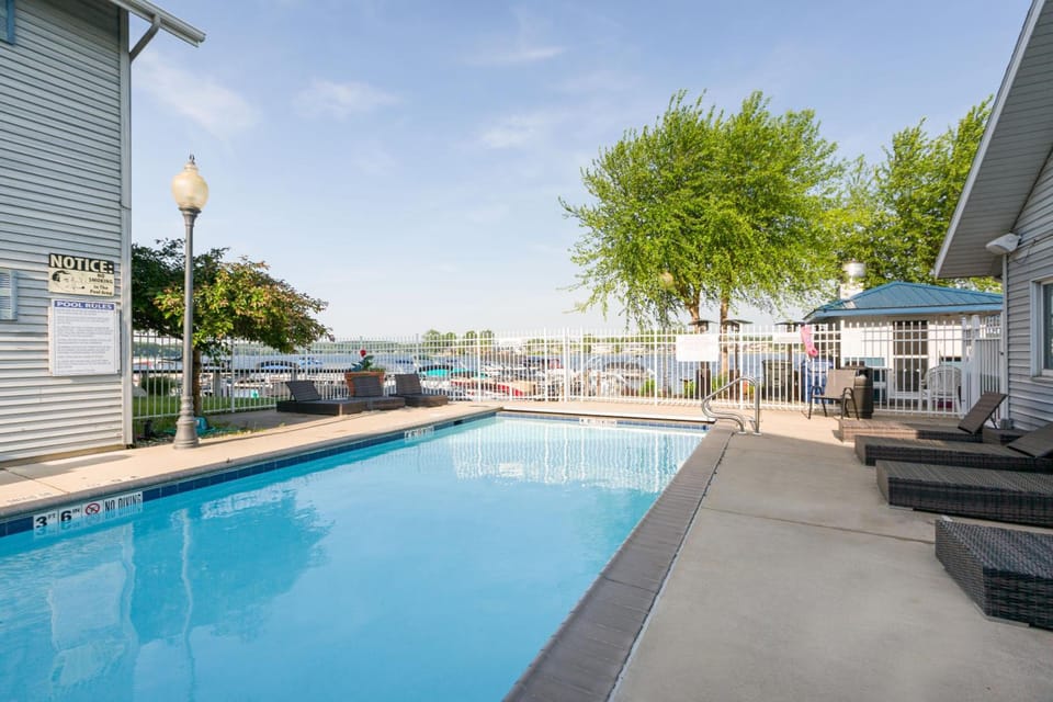 The Blue Heron Inn Hotel in La Porte