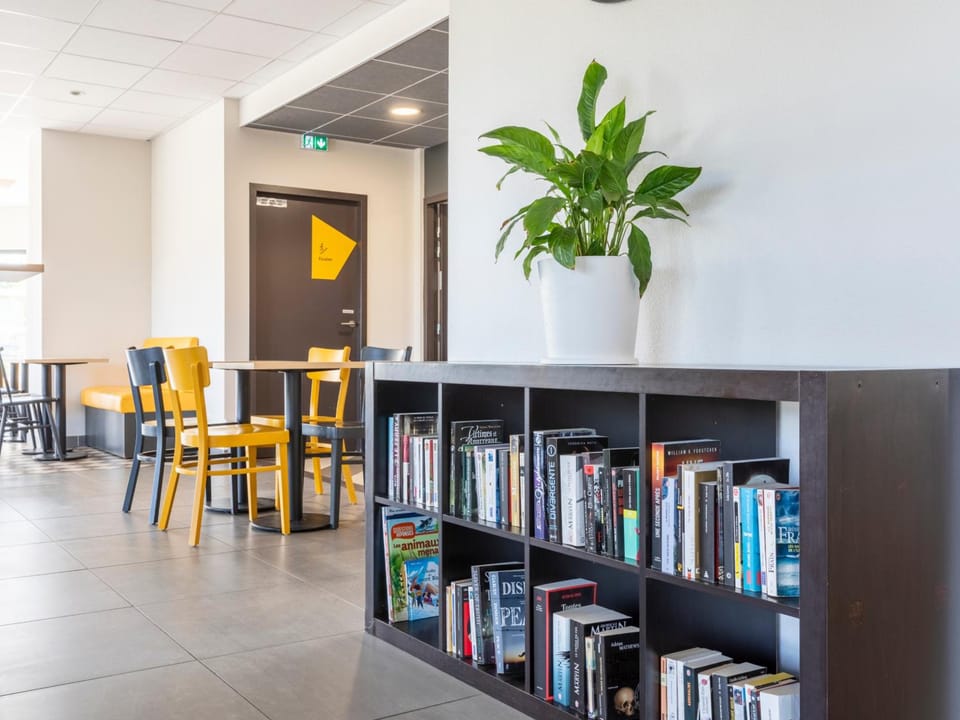B&B HOTEL Saint-Martin-de-Crau Alpilles Camargue Hotel in Arles