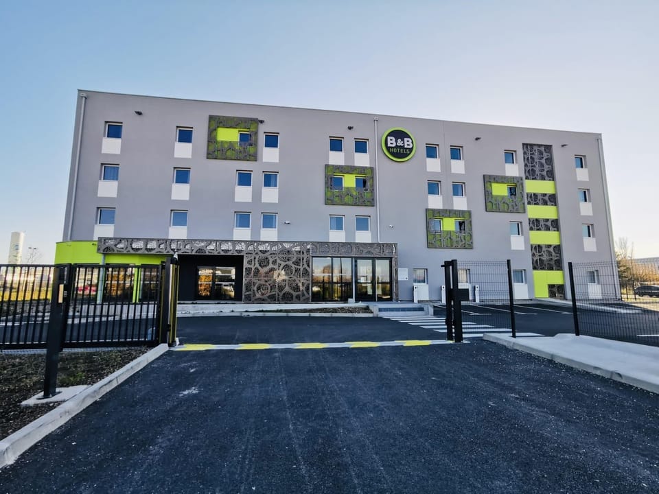 B&B HOTEL Saint-Martin-de-Crau Alpilles Camargue Hotel in Arles