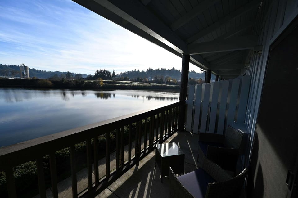 Edgewater Inn and Suites, an Ascend Collection Hotel Inn in Coos Bay
