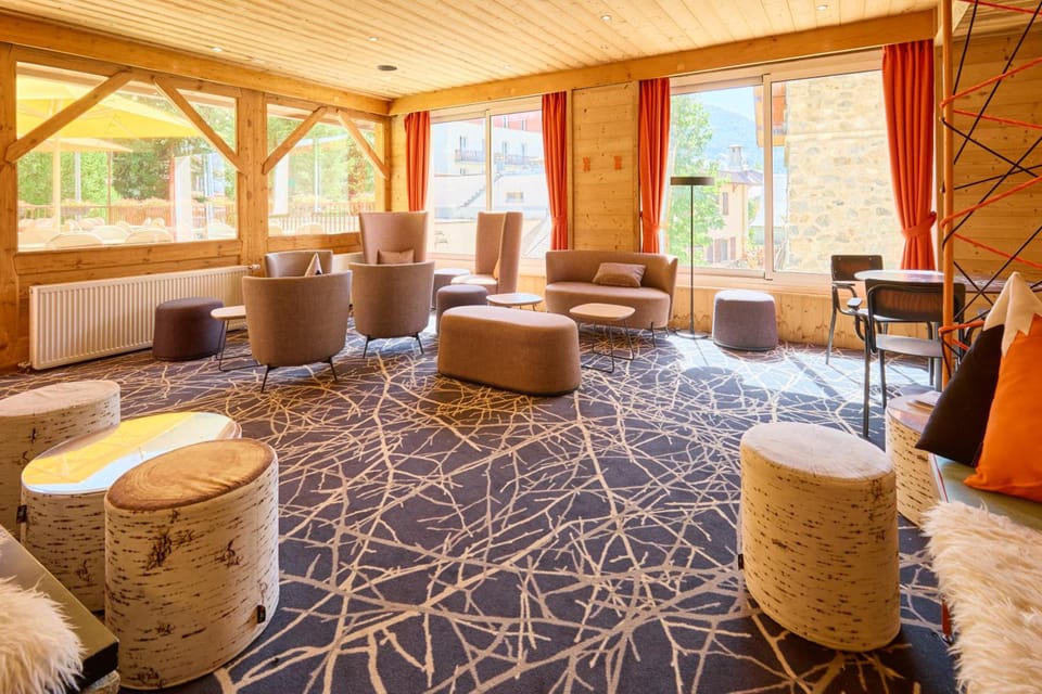 Hotel Base Camp Lodge - Les 2 Alpes Hotel in Les Deux Alpes