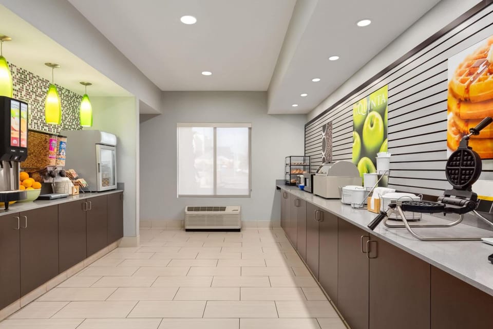 La Quinta Inn & Suites by Wyndham Fairfield - Napa Valley Hotel in Fairfield