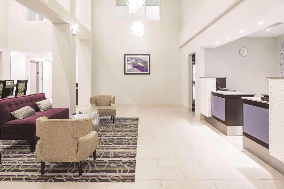 La Quinta Inn & Suites by Wyndham Fairfield - Napa Valley Hotel in Fairfield