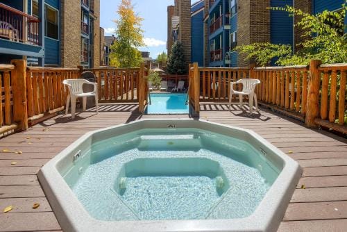 Blue River Escapade Hotel in Breckenridge