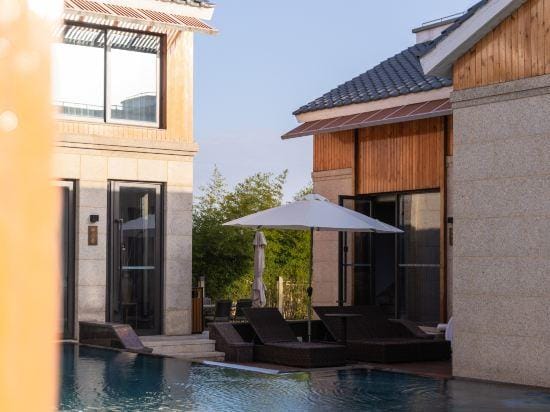 Nest Bar B & B Hotel in Shanghai