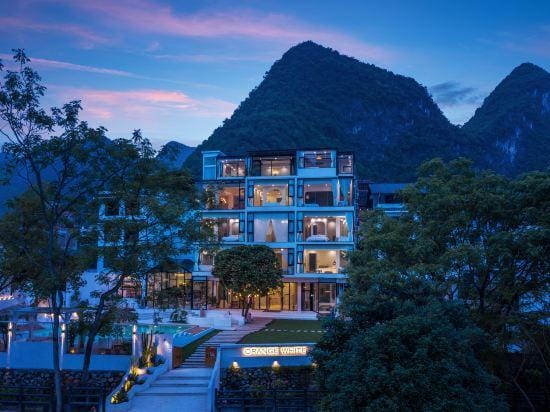 Orange white Vacation Homestay Hotel in China