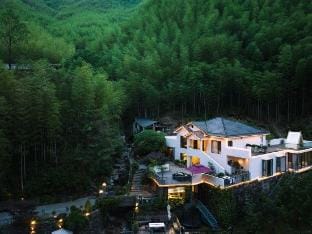 Anji Qingwei Wild Luxury Land Famliy Parent-child Holiday Homestay Hotel in Hangzhou