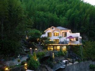Anji Qingwei Wild Luxury Land Famliy Parent-child Holiday Homestay Hotel in Hangzhou