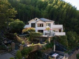 Anji Qingwei Wild Luxury Land Famliy Parent-child Holiday Homestay Hotel in Hangzhou