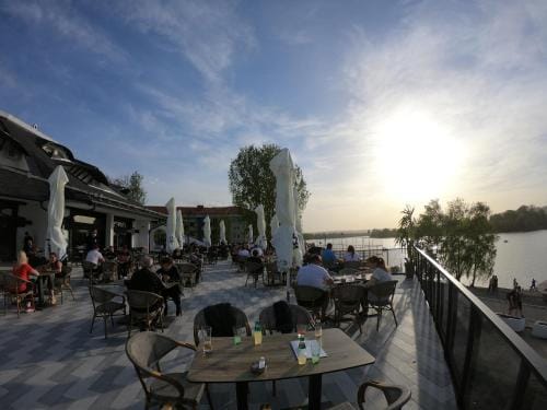 Prenociste Srebrno Jezero Hotel in Vojvodina