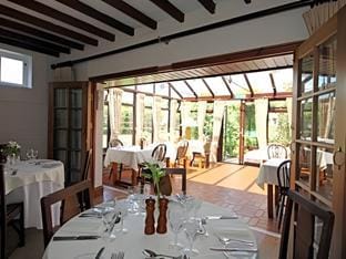 The Langton Arms Inn in East Dorset District