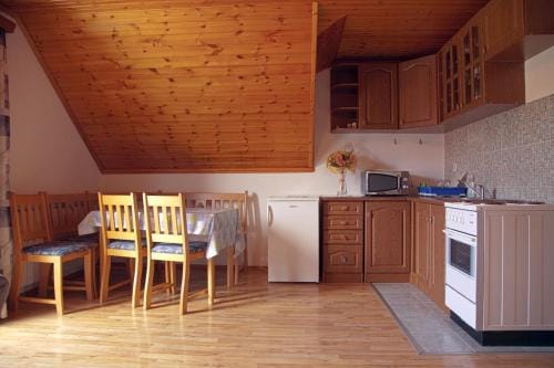Apartments and rooms with parking space Smoljanac, Plitvice - 14023 Hotel in Plitvice Lakes Park