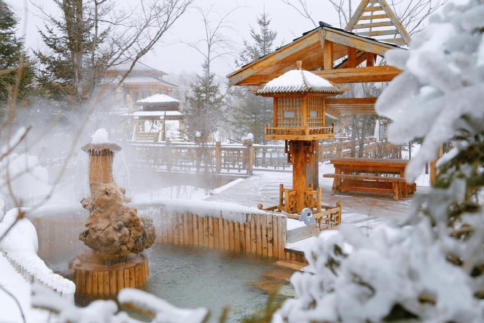 Baoyu Longhua Hot Spring Hotel Hotel in China