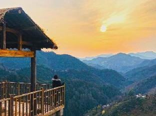 Mountaintop Coffee Inn Hotel in Hangzhou