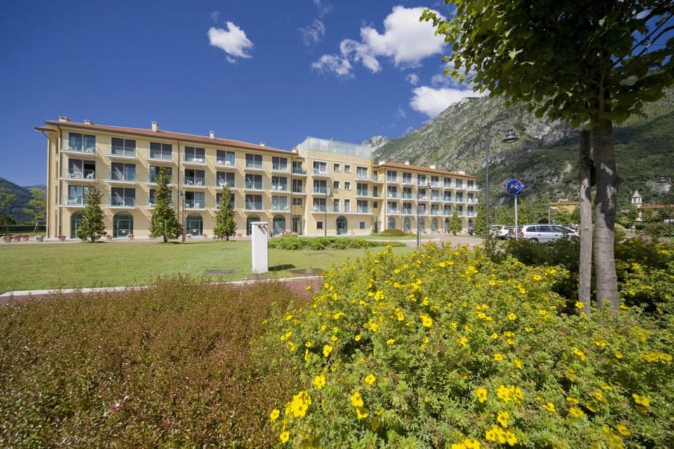 Budget Village Apartments - Porto Letizia Apartment hotel in Porlezza