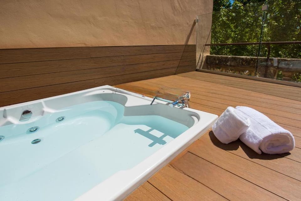 Hot tub