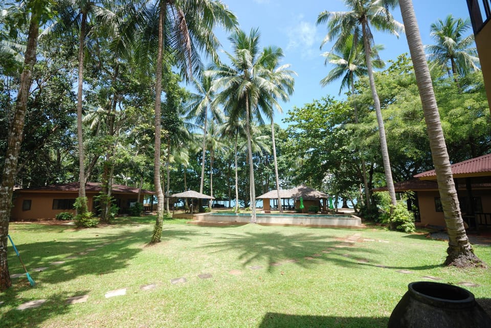 Melina's Beach Front Bungalows Resort in Krabi Changwat