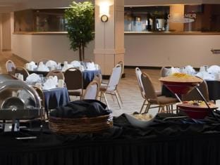Suburban Studios East Syracuse Carrier Circle Hotel in New York