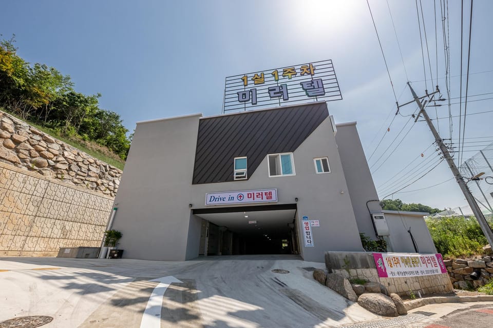 Seongju Mirrortel Motel in South Korea