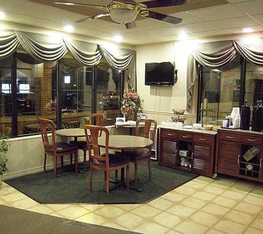Colonie Inn and Suites Hotel in Latham