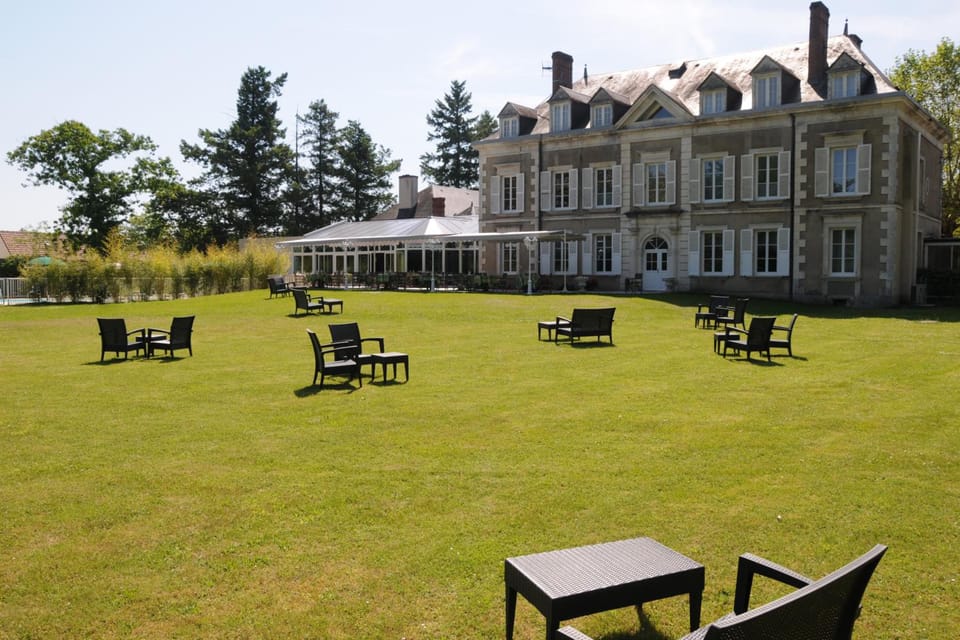 Logis Domaine De Valaudran Hotel in Centre-Val de Loire