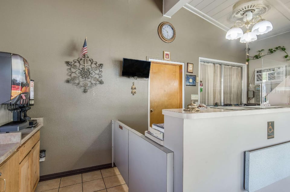 Econo Lodge Inn & Suites Yreka Hotel in Yreka