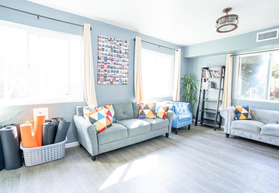 California Dreams Hostel - Ocean Beach Hostel in Point Loma