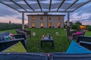 Villa Michelangelo - Swimming Pool, Relax and exceptional View Hotel in Foiano della Chiana