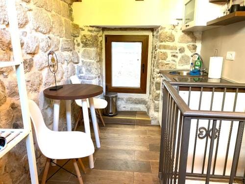 HealthyStudio512 Apartments Hotel in Kotor