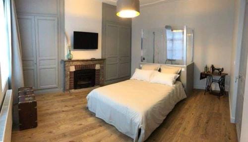 Les chambres Berguoises Chambre Rez-de-chaussee au coeur de Bergues Hotel in Hauts-de-France