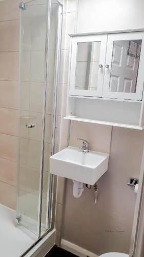 Mimi's Private Compact and Cozy Ensuite Hotel in Stourbridge