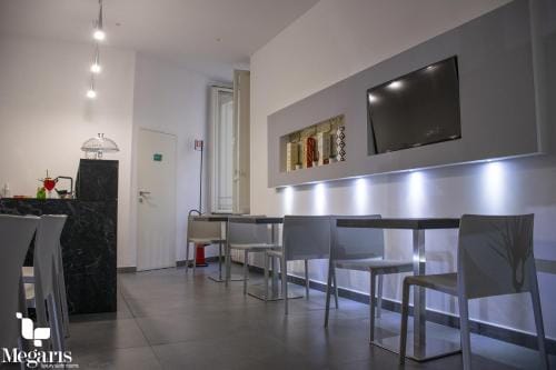 Megaris Luxury Suite Rooms Hotel in Naples